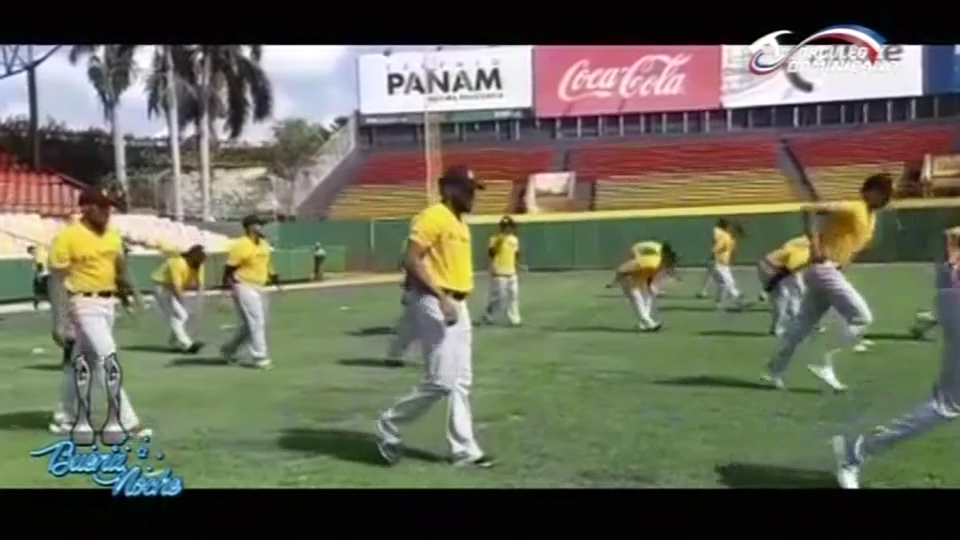 En Buena Noche Parte De La Comitiva Del Equipo De Las Aguilas Cibaeñas