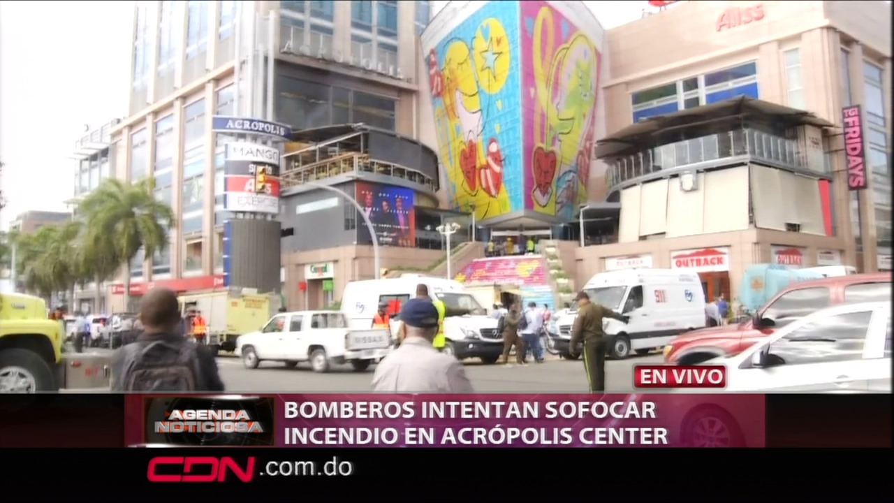 Bomberos Intentan Sofocar Incendio Que Afecta Acrópolis Center