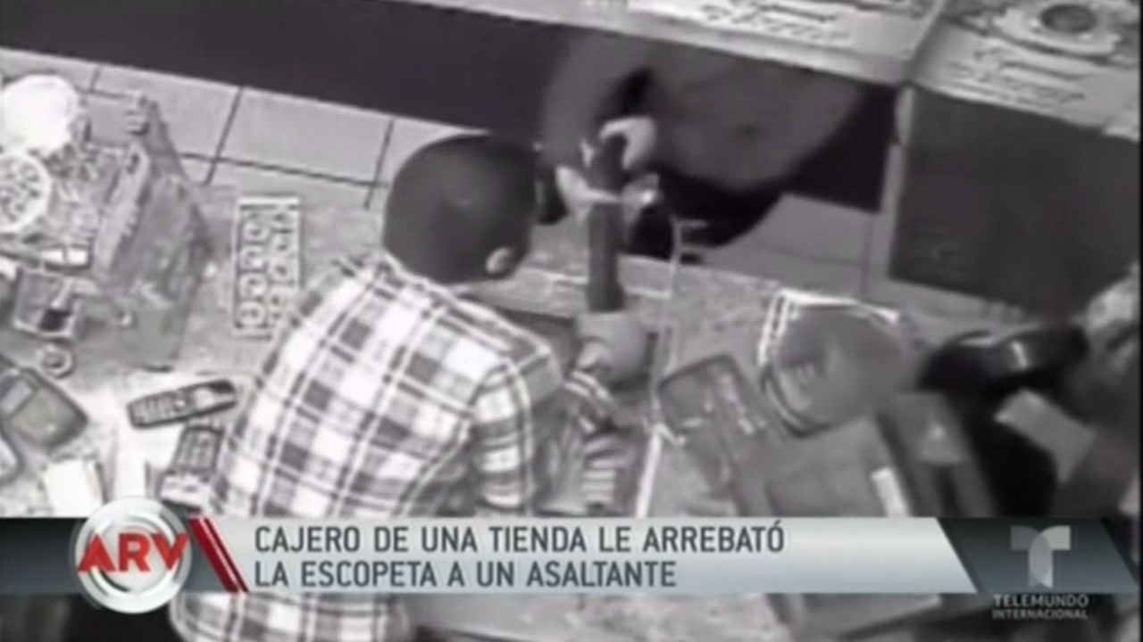 Cajero De Una Tienda Le Arrebató La Escopeta A Un Asaltante