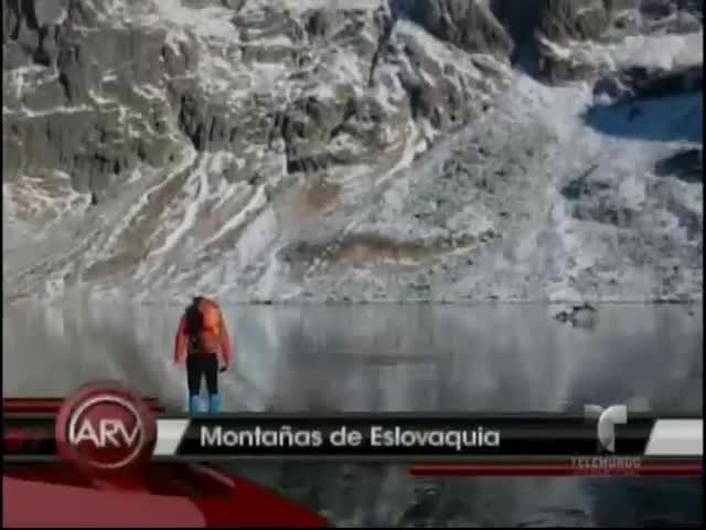 Montañistas Parecen Caminar Por Encima Del Agua