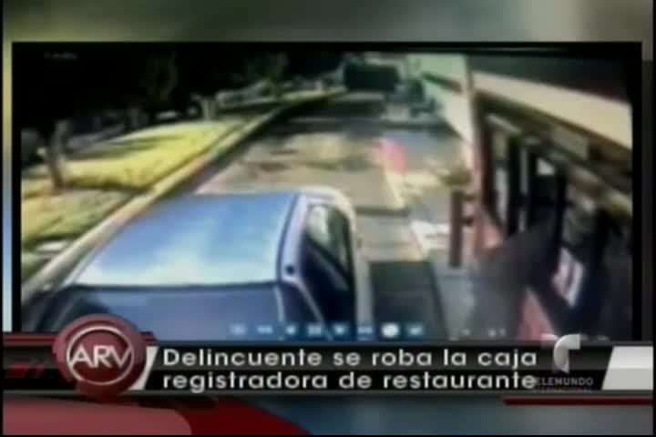 Captado En Video Delincuente Se Roba La Caja Registradora De Restaurante