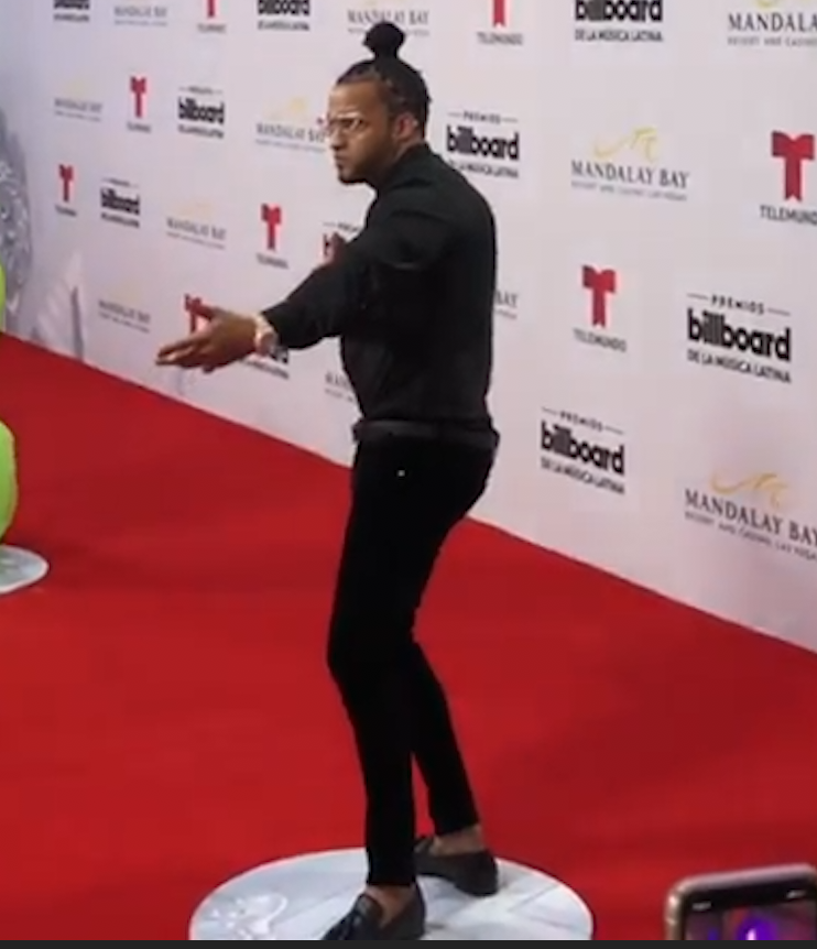 El Alfa En La Alfombra Roja De Premios Latin Billboard 2019