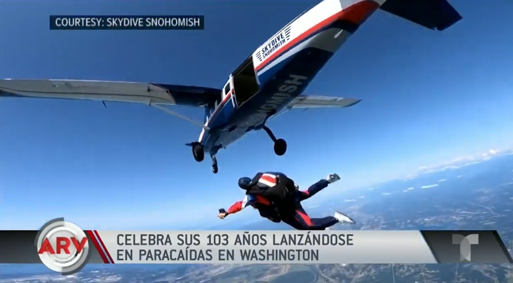 Anciana Celebra Sus 103 Años Tirándose De Paracaídas