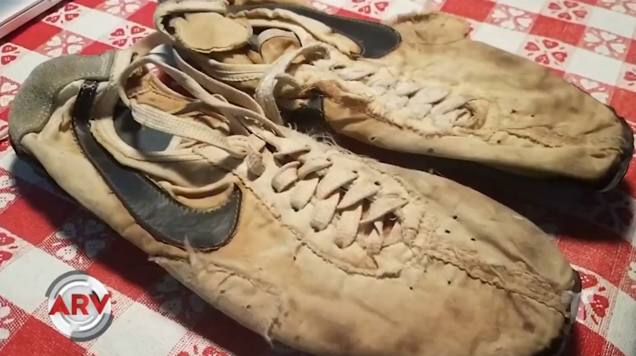 Vende Por 50.000 Dólares Las Zapatillas Nike Que Usó Hace Casi 50 Años