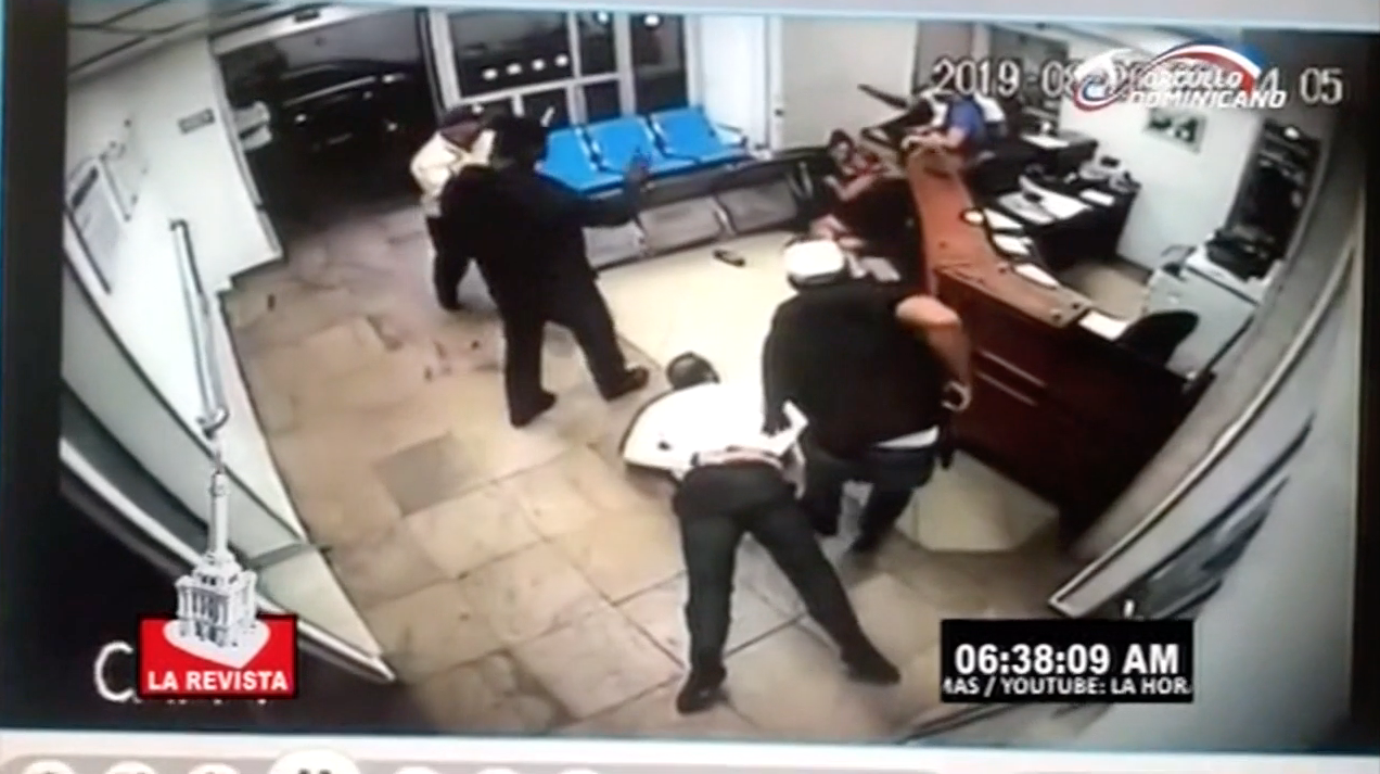 La Revista: “Al Doctor Que Se Resigne A Que ‘quizás’ Le Arreglen El Carro”; Sobre El Doctor Confundido Por La DNCD