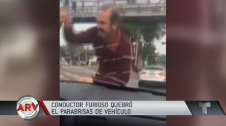 Conductor Furioso Ataca El Auto De Una Mujer Con Barra De Metal