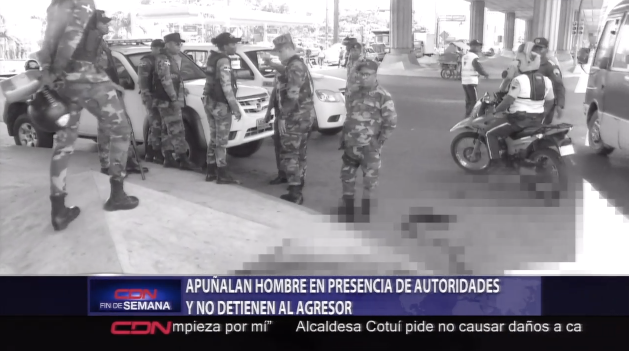 Apuñalan Hombre En Presencia De Oficiales De La Policía Nacional Y No Detienen Al Agresor