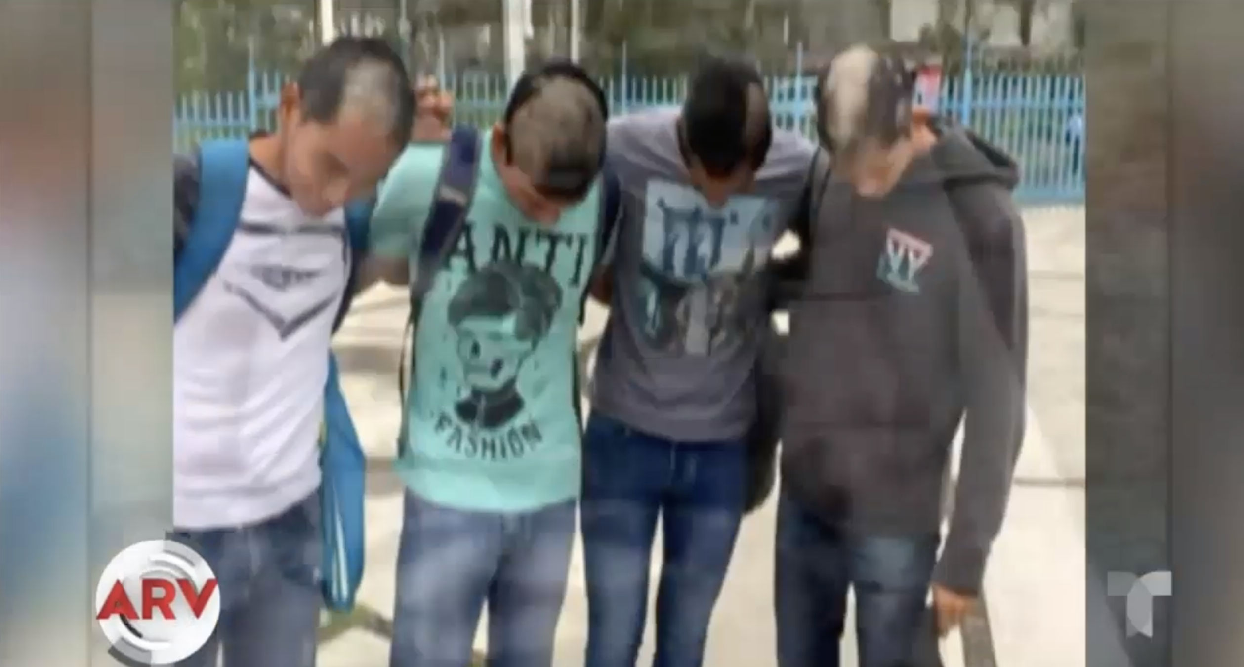 En México Unos Estudiantes Engañan A Sus Compañeros Y Abusan De Ellos Sin Dificultad Alguna