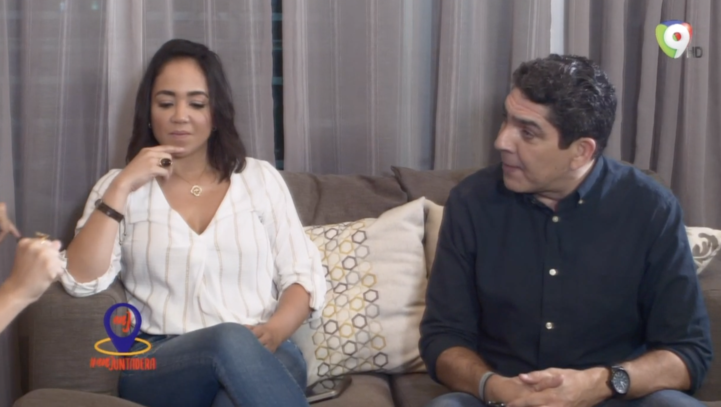 ENM En Juntadera: ¿Qué Harías Si A Tu Novio Se Le Marca El Teléfono Y Lo Escuchas Coqueteando?