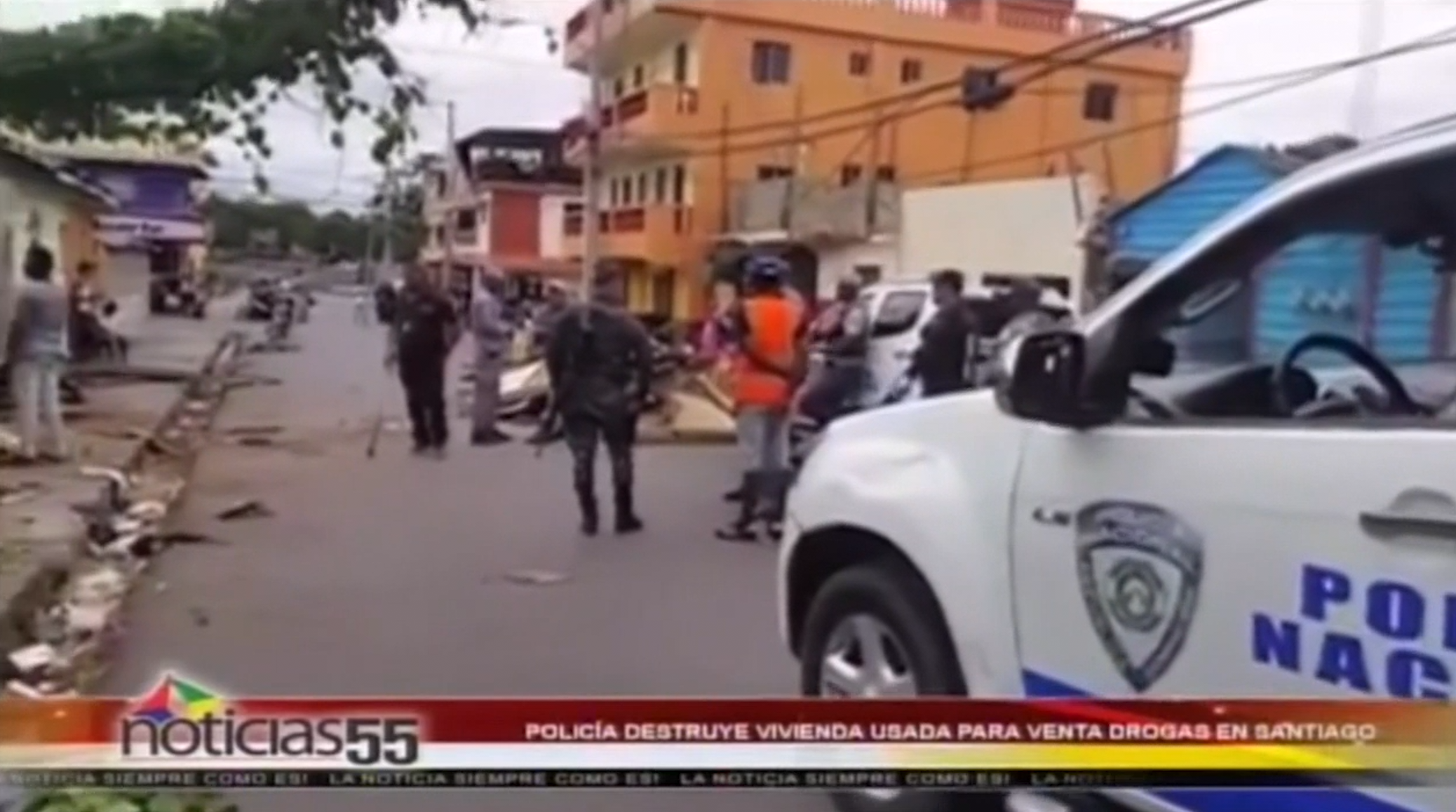 Policía Nacional Destruye Una Vivienda Usada Para Venta De Drogas En Santiago