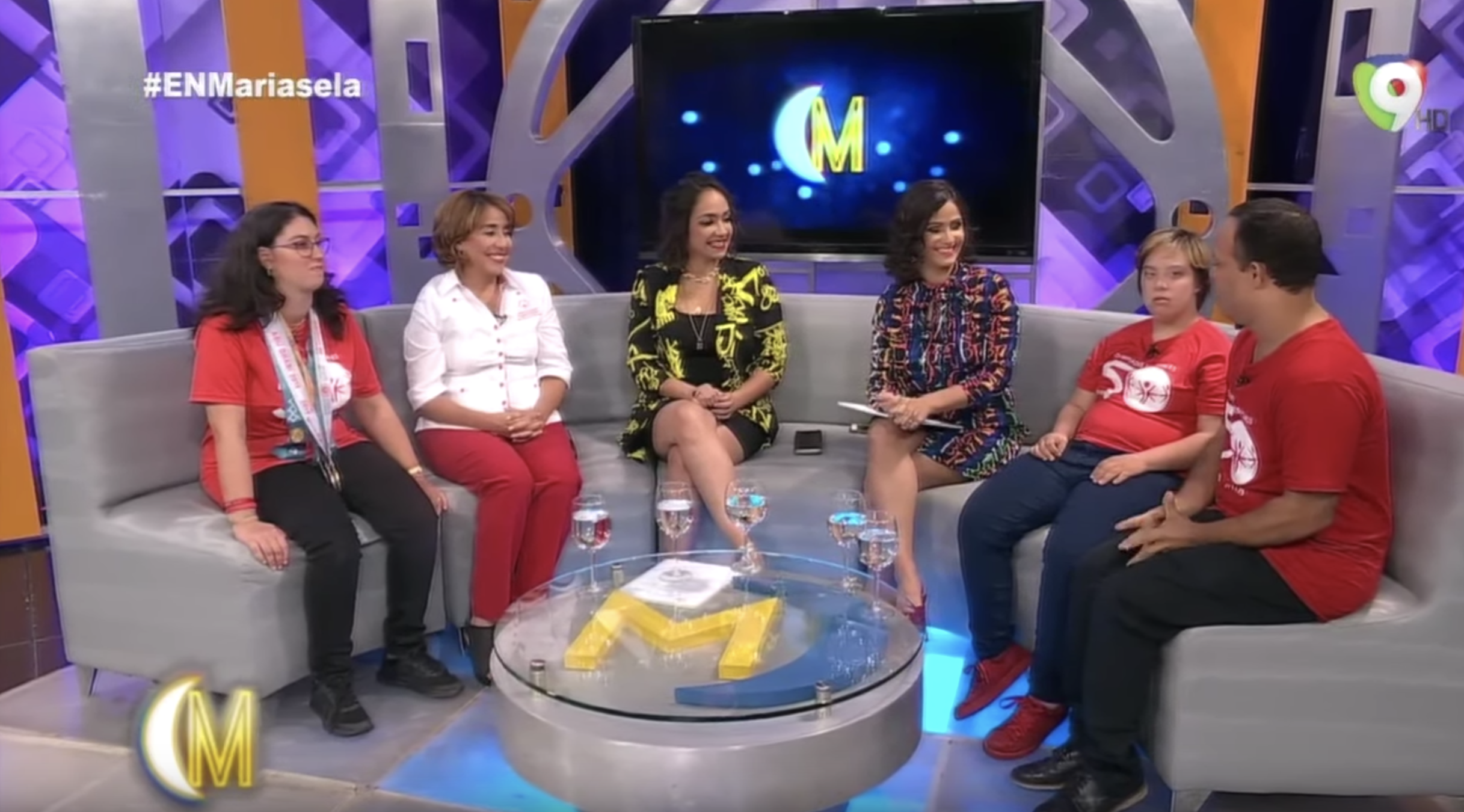 Conversando Con Algunos De Nuestros Atletas Especiales En Esta Noche Mariasela