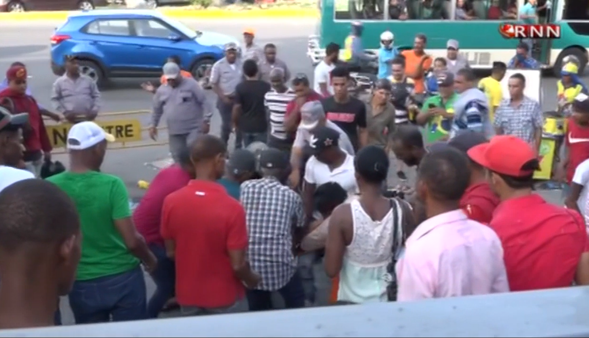 Ciudadanos Causan Disturbios Y Peleas Por No Obtener El Duplicado De Su Cedula