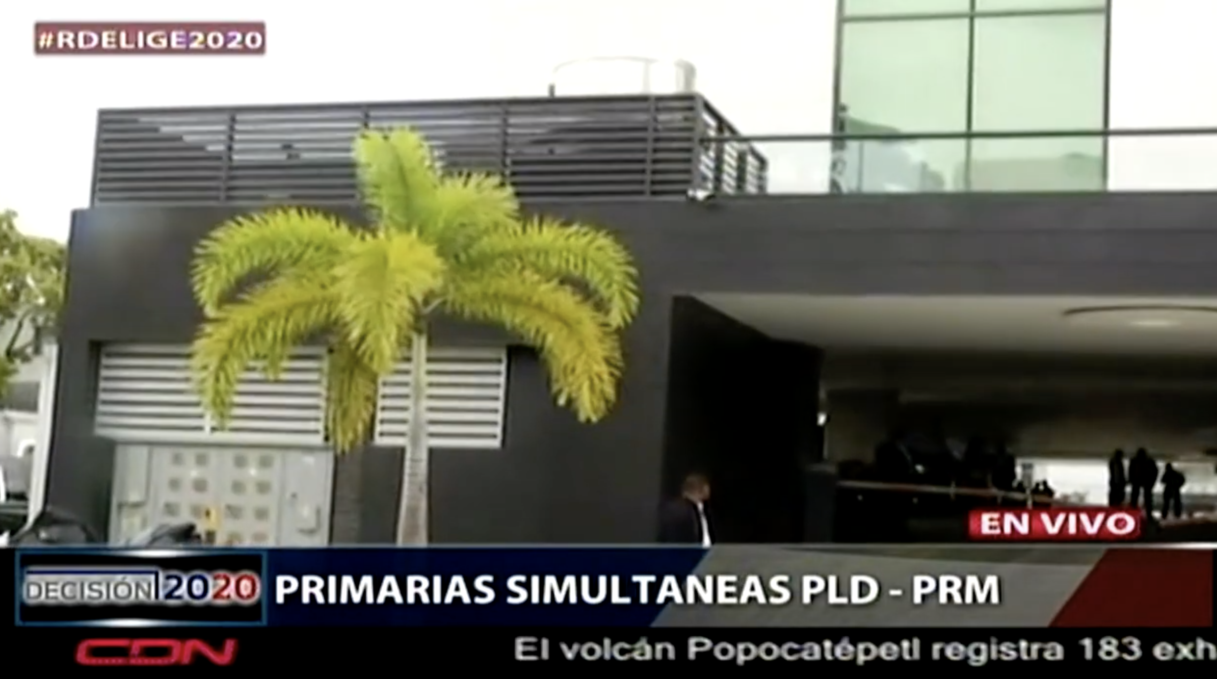 Gonzalo Castillo Se Encuentra Reunido Con El Presidente Medina En Su Oficina Política