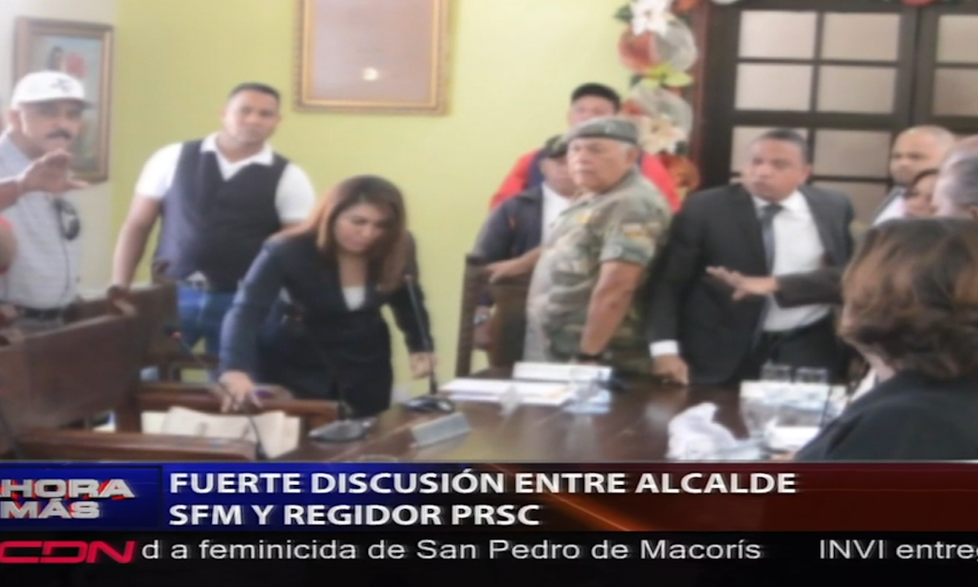 ¡Impactante! Mira El Pleito Que Se Arma Entre Un El Alcalde De SFM Y Un Regidor Del PRSC