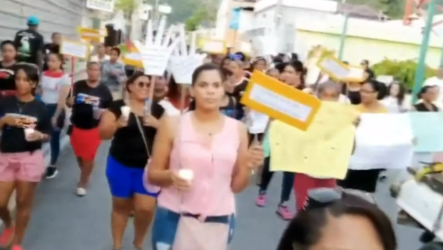Mujeres De Samaná Marchan Contra Los Femicidios Y Los Abusos