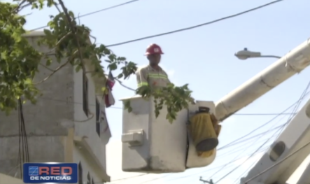 Hombre Se Electrocuta Mientras Cae Desde Un Segundo Nivel En Santiago