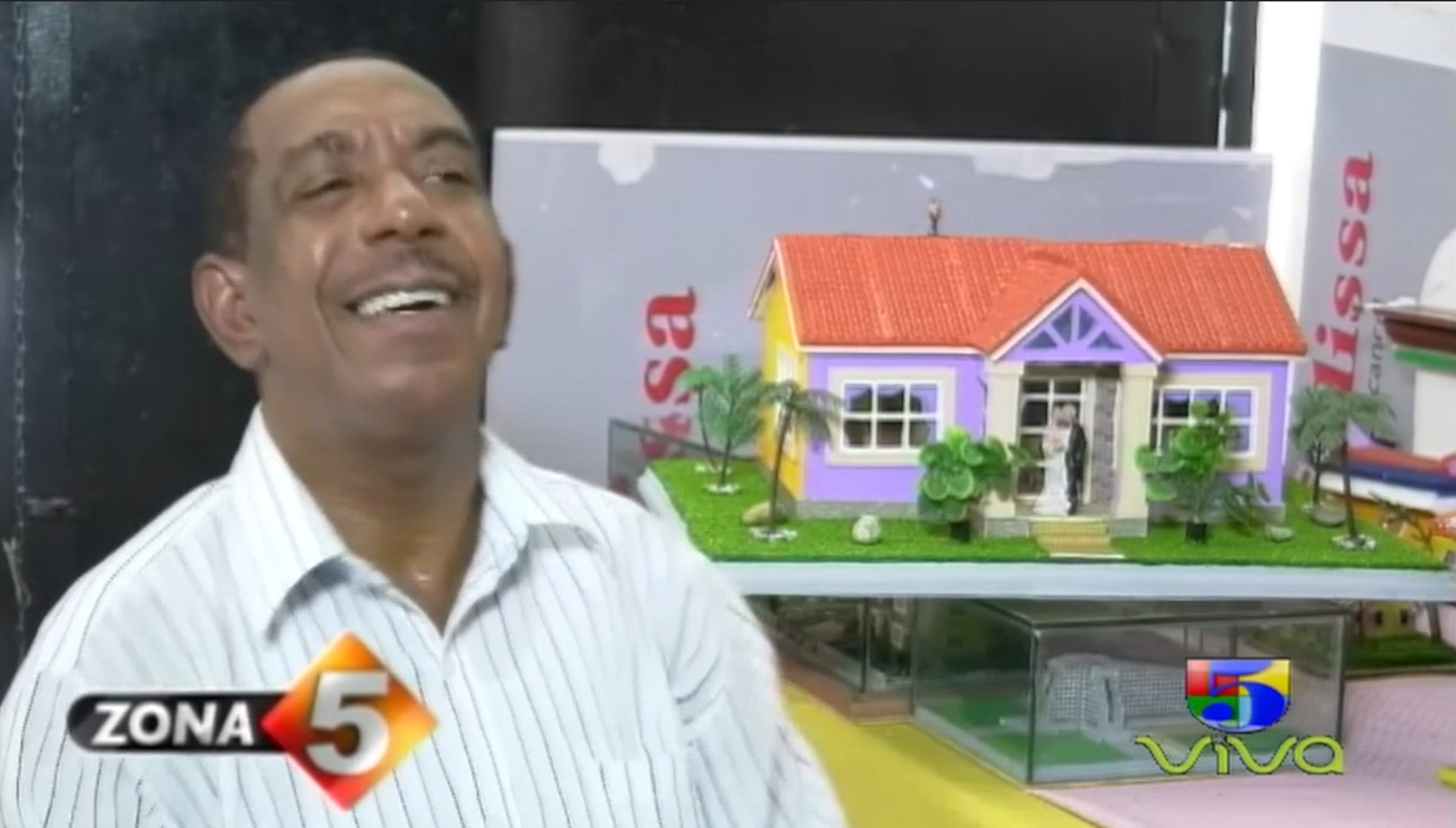 Mira Cómo Este Hombre Sordomudo Se Destaca Haciendo Artesanías