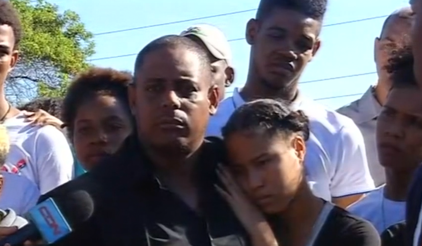 Afirman Que Hospital Dejó Morir A Joven De 19 Años Que Recibió Puñalada Por Uno De 15