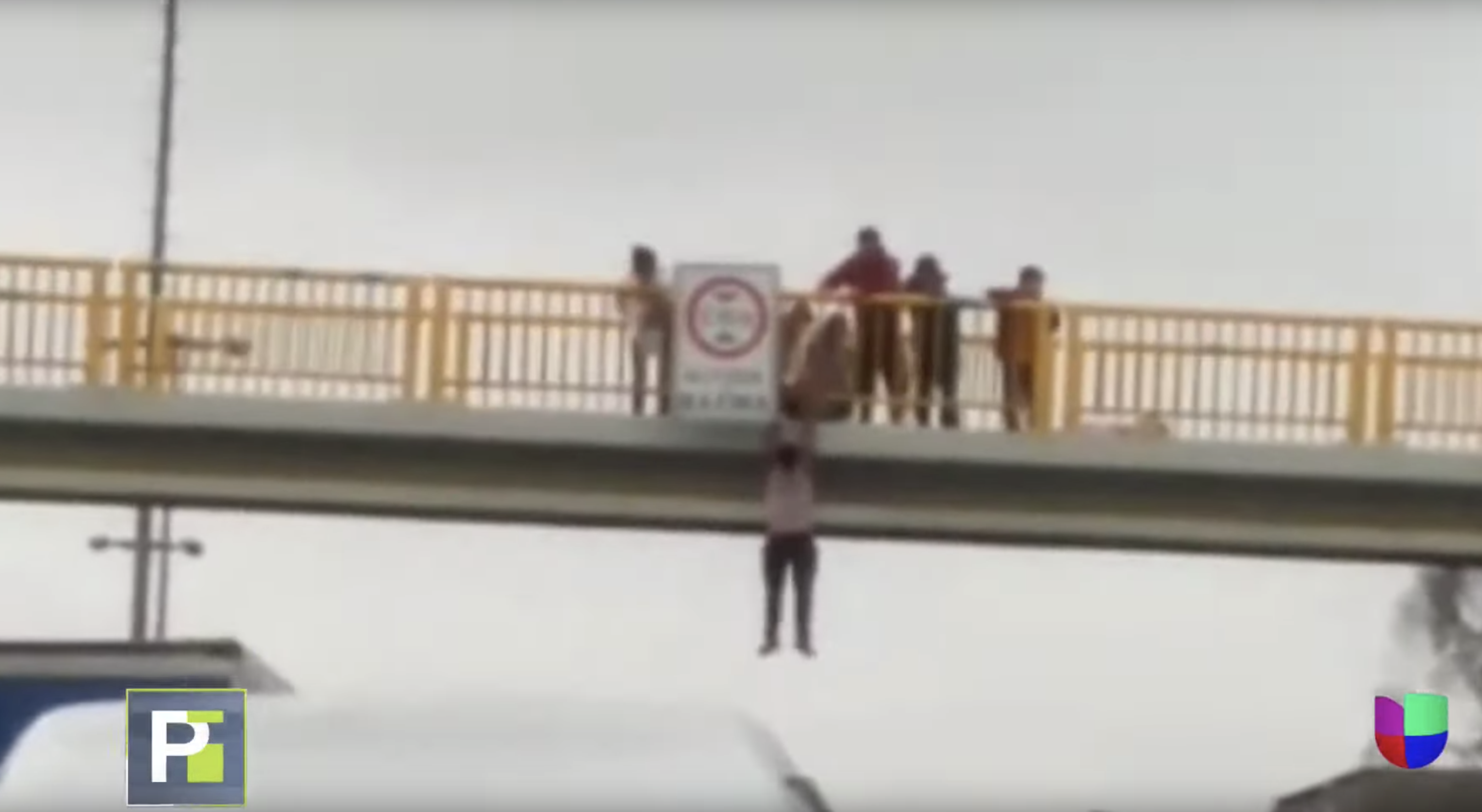 Así Le Salvaron La Vida A Un Hombre Que Pretendía Saltar De Un Puente