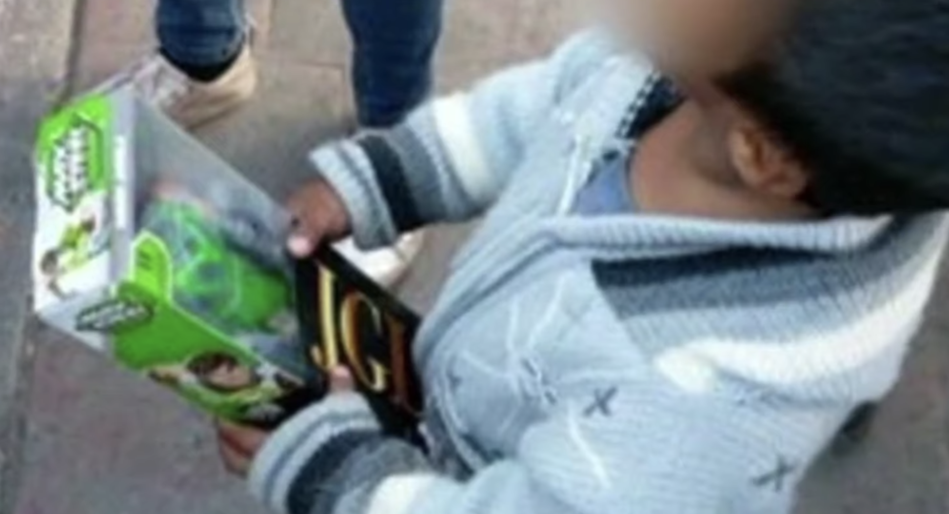 Hijo De El Chapo Regala Juguetes Con Las Iniciales De Su Padre