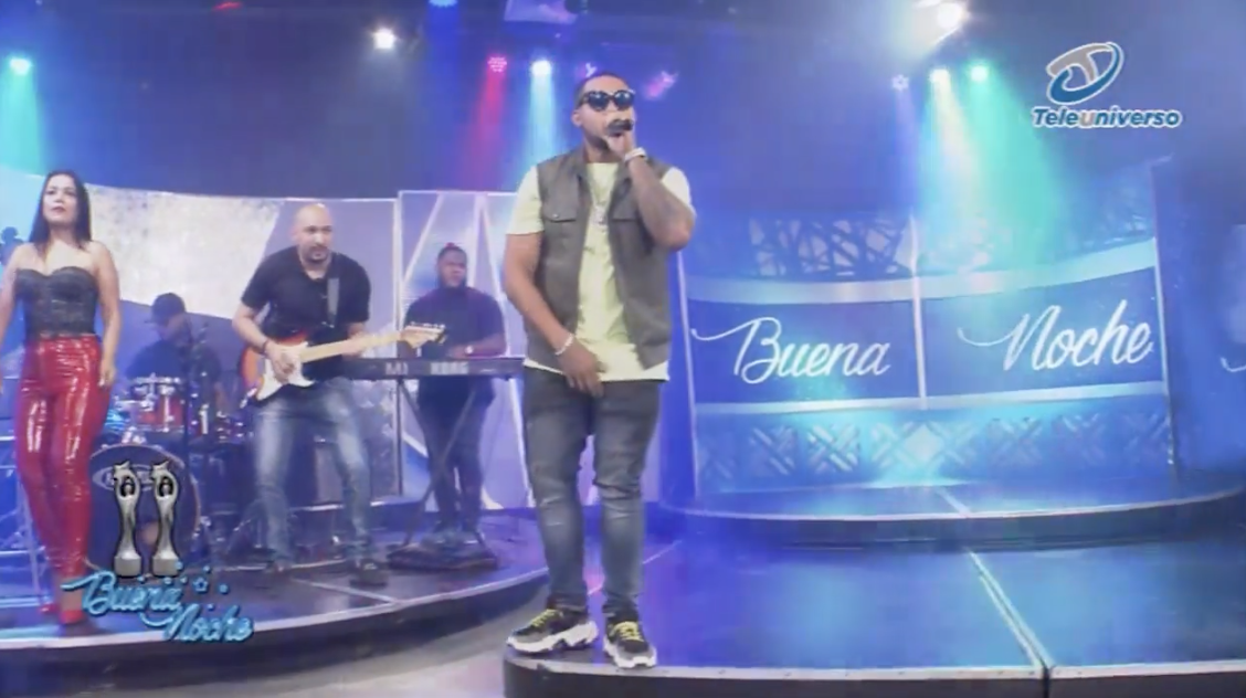 Presentación De Carlitos Wey En Buena Noche