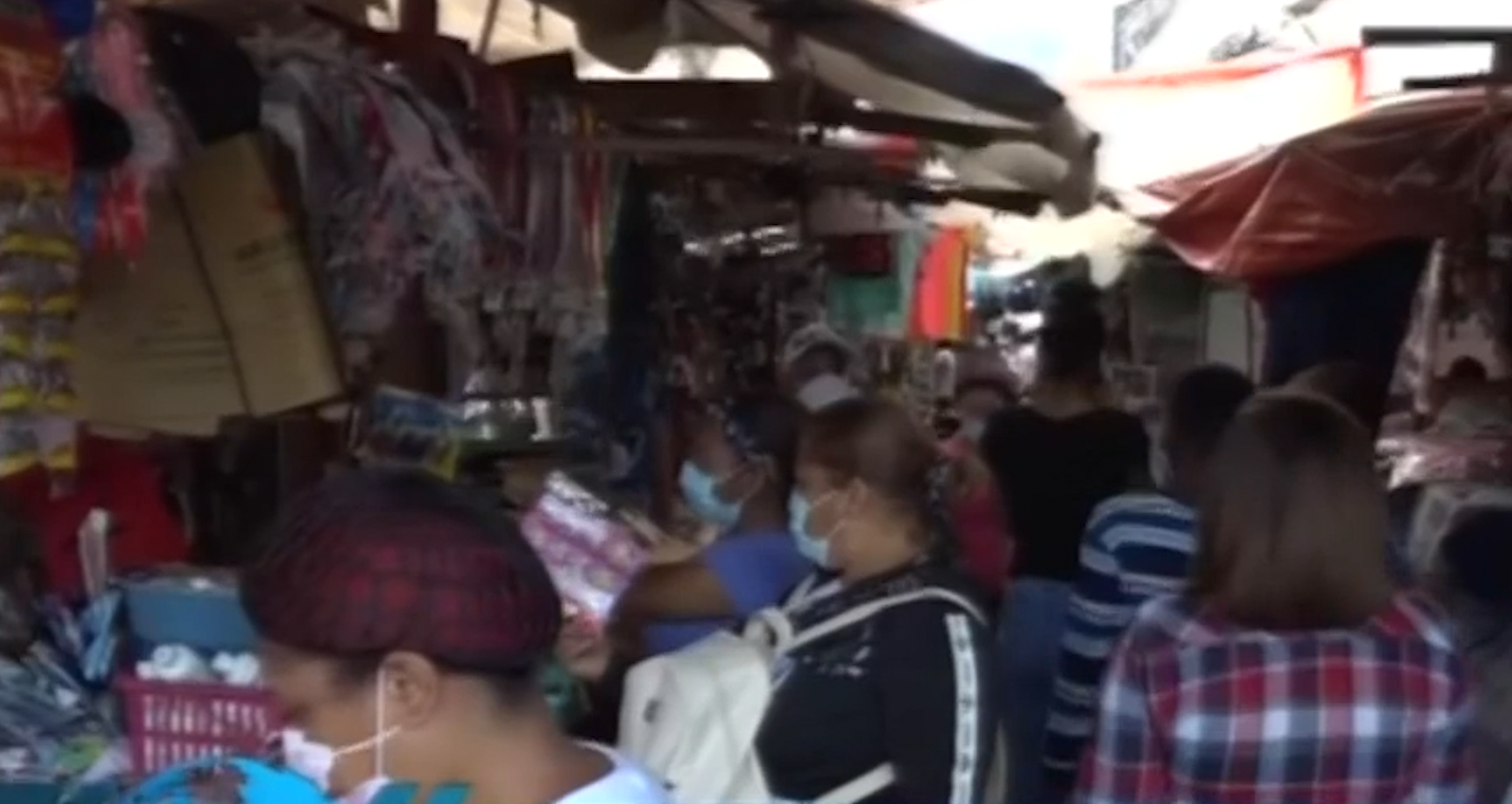 Avenida Duarte Con Gran Cúmulo De Personas