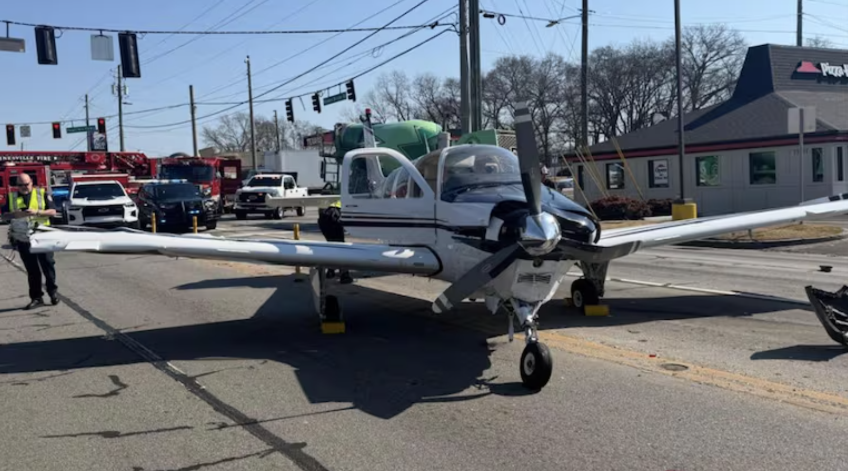 Avioneta Impacta Varios Vehículos Durante Aterrizaje Forzoso En Georgia