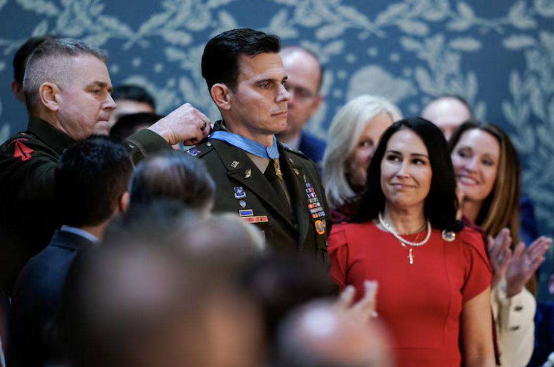 Medalla De Honor: Piloto Herido En Captura De Maduro Es Condecorado Por Trump