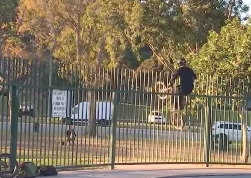 El Ciclista Más Afortunado Sale Ileso De Un Peligroso Truco