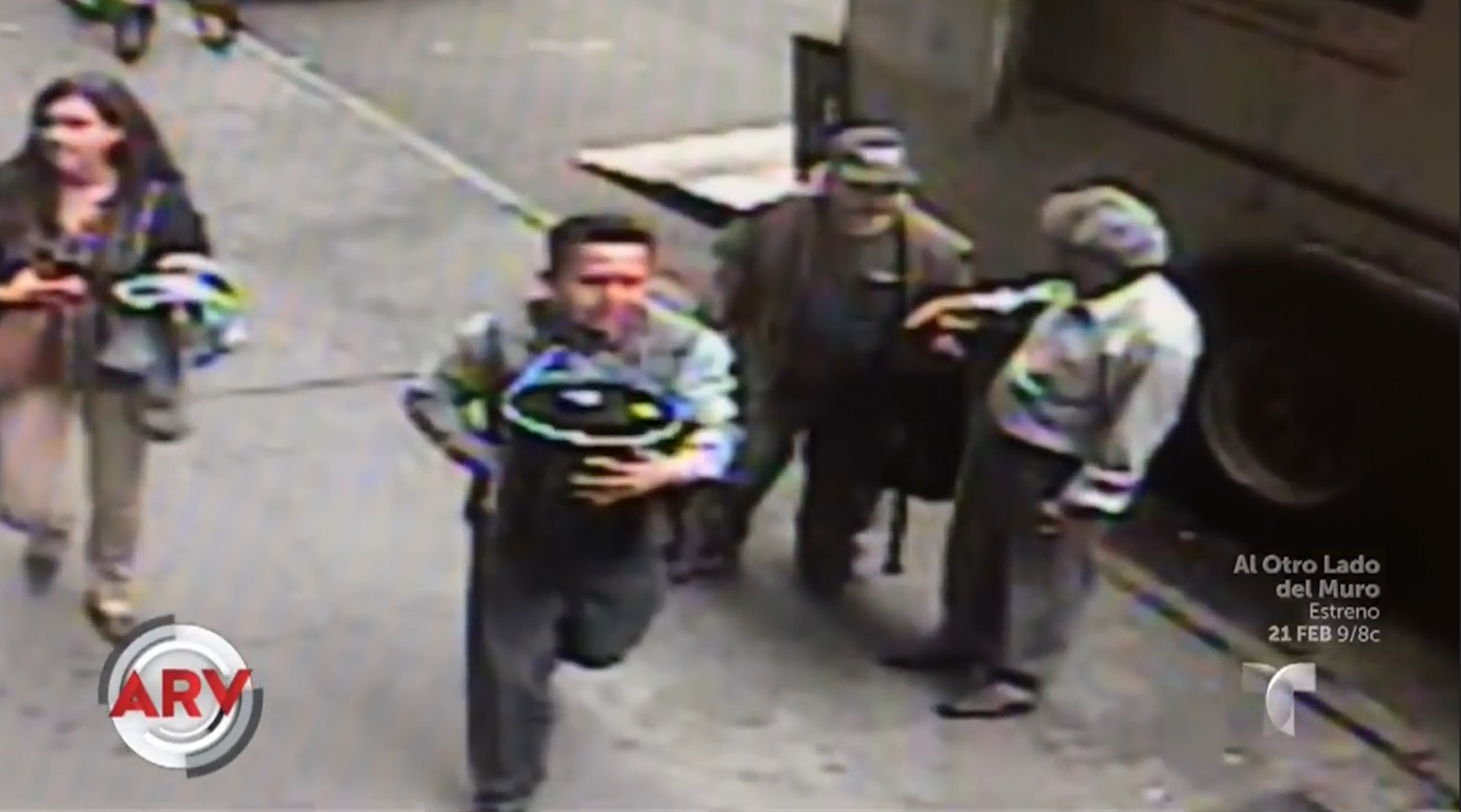 Se Robó Un Envase Lleno De Oro Y Su Novia Lo Dejó Sin Nada