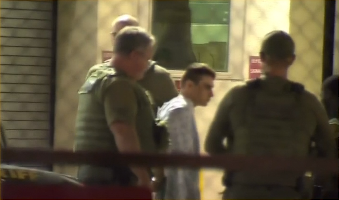 Trasladan A La Cárcel A Joven Que Asesinó 17 Personas En Florida