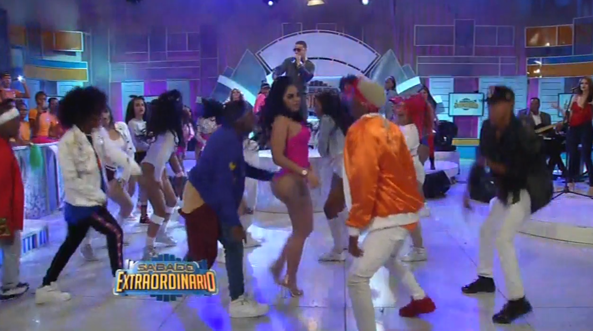 Paola La Que Controla Rompe La Tv Bailando El Tema Dura De Daddy Yankee