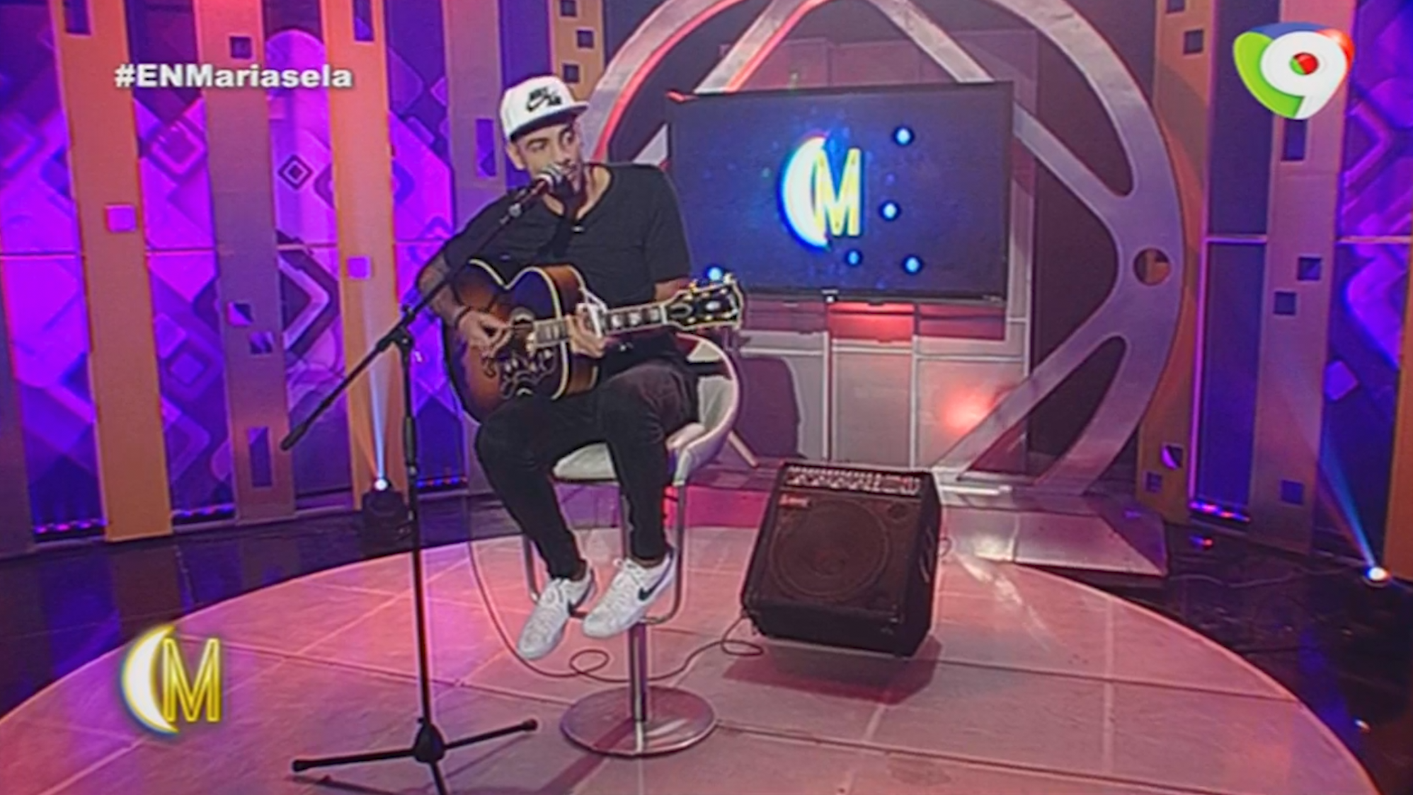 Manuel Medrano Canta “Fuera Del Planeta” En Esta Noche Mariasela