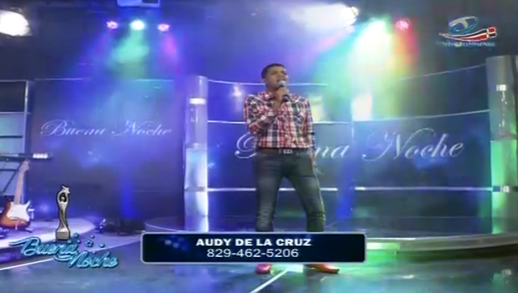 Joven Artista Audy De La Cruz En Buena Noche