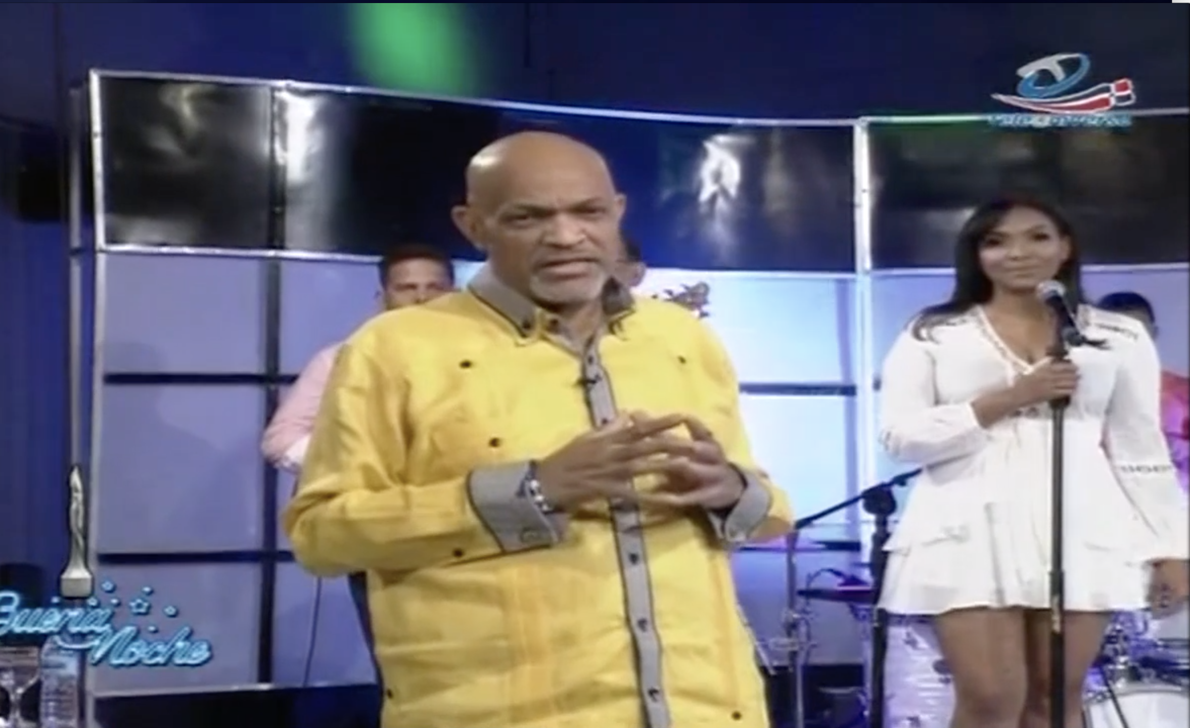 En Buena Noche Se Habla Sobre “Si Tuvieras La Oportunidad De Besar Un Famoso”