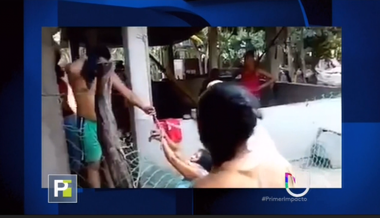 ¡IMPACTANTE! Hombres Amarran Y Amordazan A Su Madre Para Que Les Firme Herencia