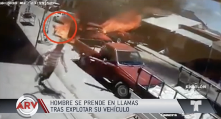 !INCREÍBLE! Un Hombre Envuelto En Fuego Sale De Auto Tras Explosión