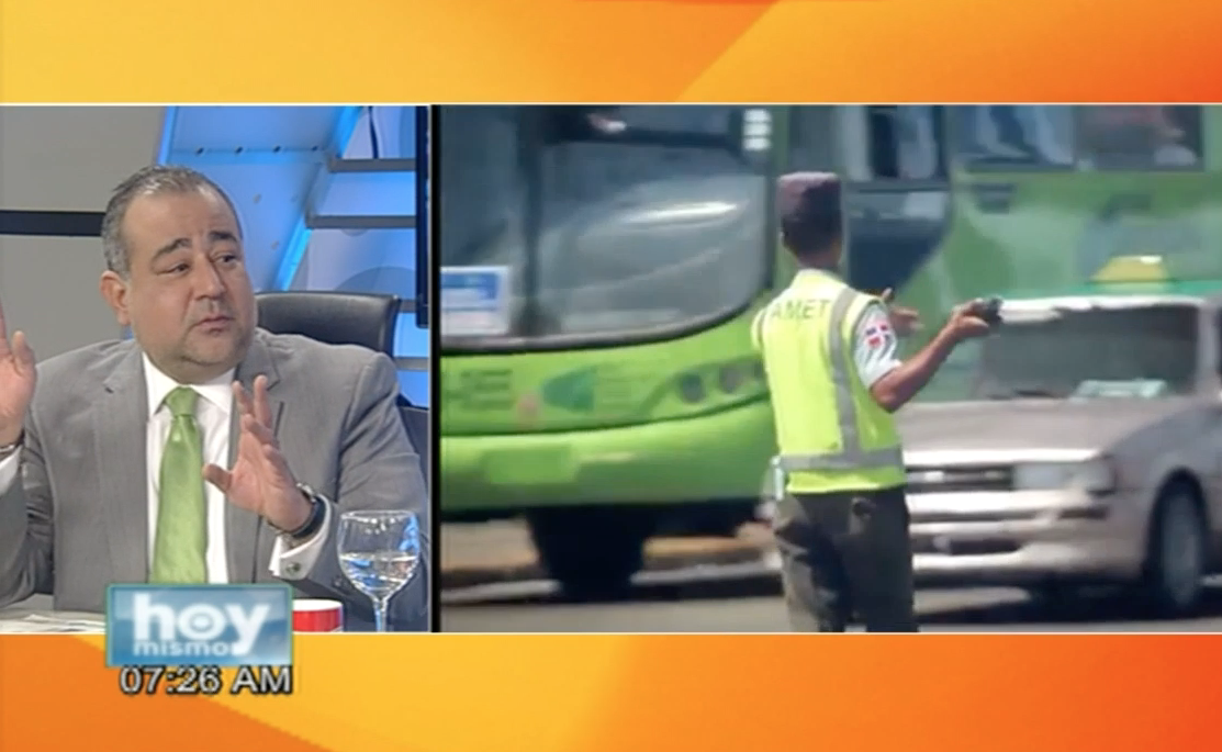 Oscar Medina Comenta Sobre Problemática De Funcionarios Que Andan Con Policías Parando El Tránsito