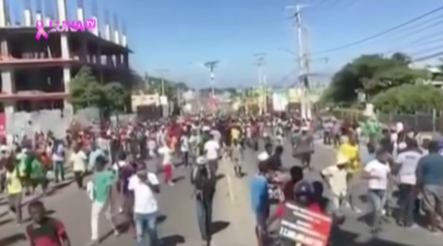 Le Caen A Pedradas Al Presidente De Haití En Protesta Exigiendo Explicación Por Petrocaribe