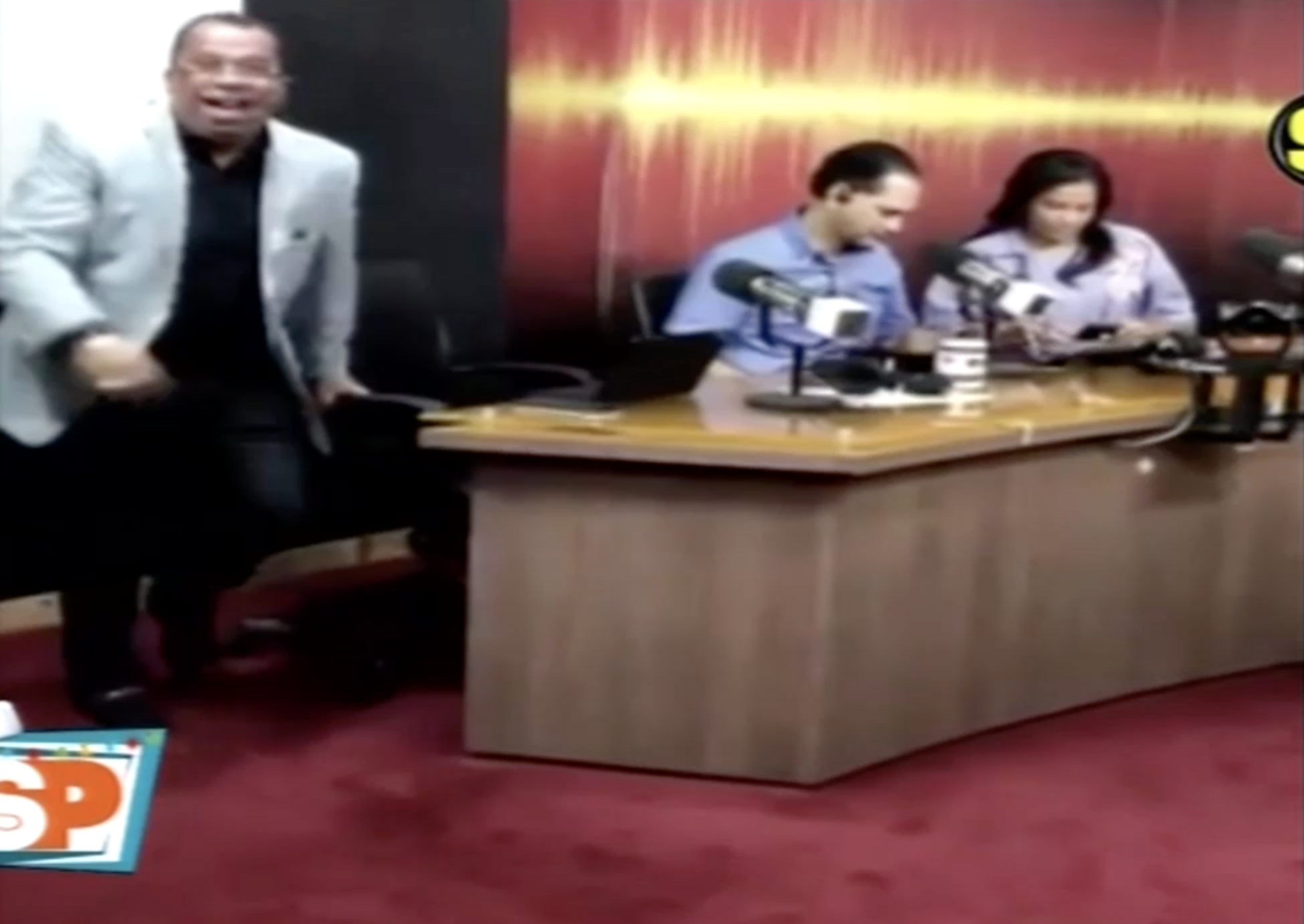 Mamola Manda Fuego “Así Es Como Goza Un Poriodista BOCINA”