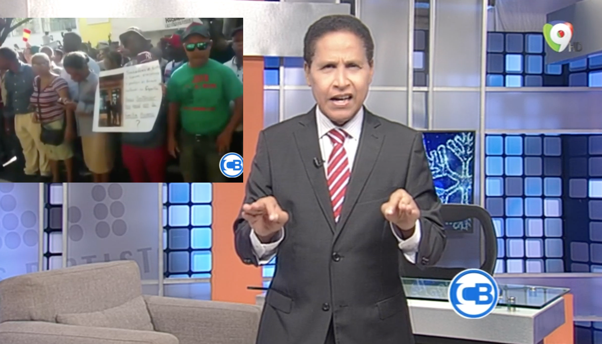 Familia Rosario Realiza Protesta Frente A La Embajada De España Reclamando Supuesta Deuda