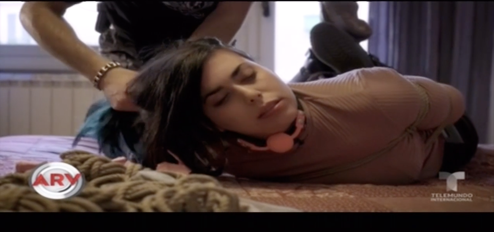 Ella Asume El Rol De Esclava Y él De Un Tirano En Su Vida Diaria