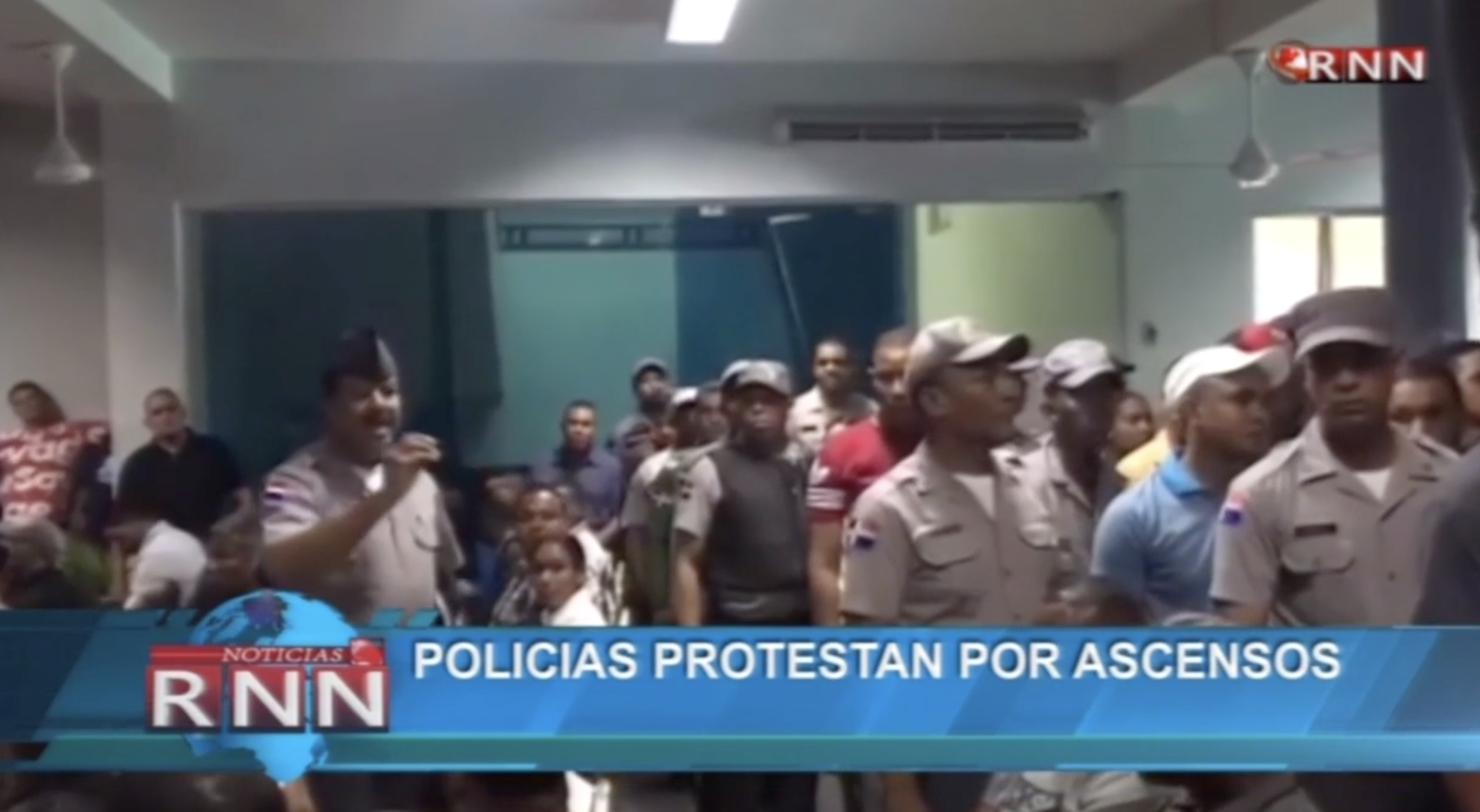 Policías Protestan Por Ascensos