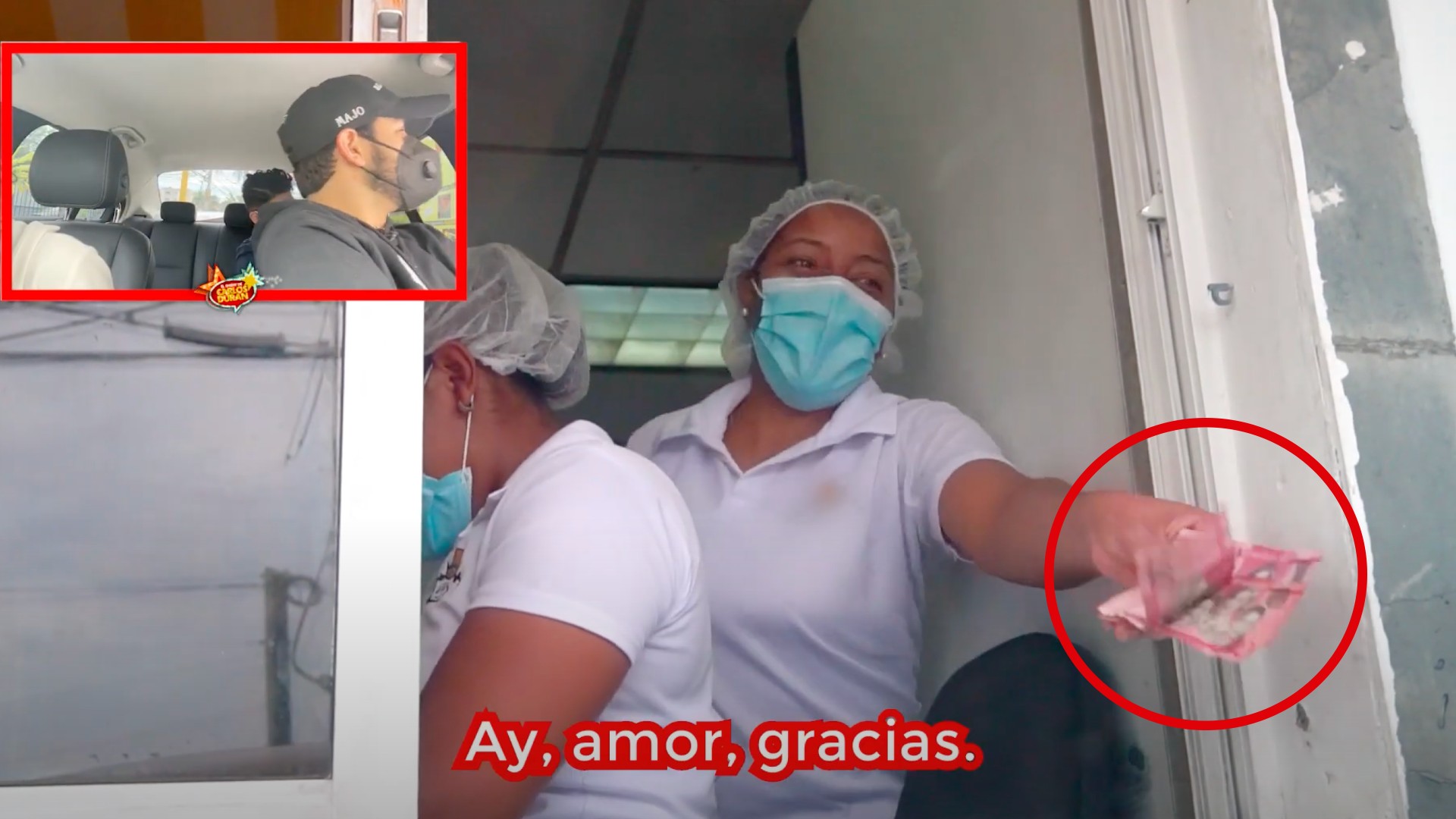 Carlos  Durán Le Da 3 Mil Pesos De Propina A Una Empleada Para Ver Su Reacción