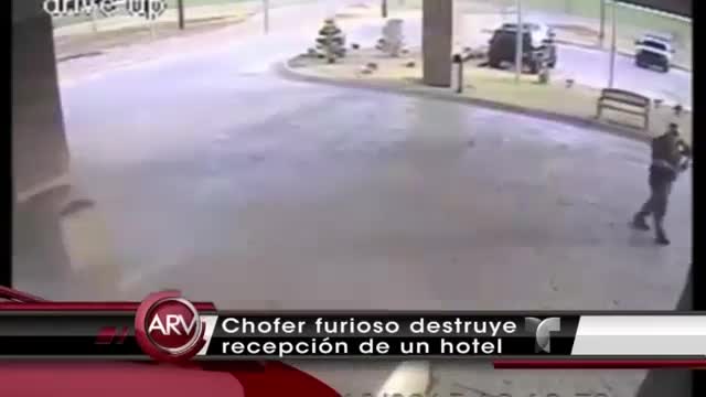 Chofer Furioso Destruye El Lobby De Un Hotel #Video
