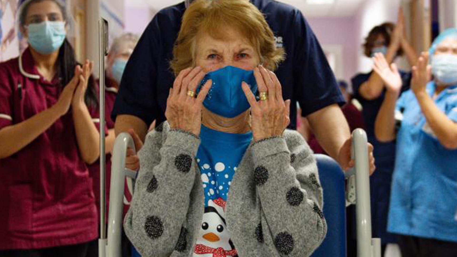 Conoce La Primera Persona En El Mundo En Ponerse La Vacuna Contra El Covid-19