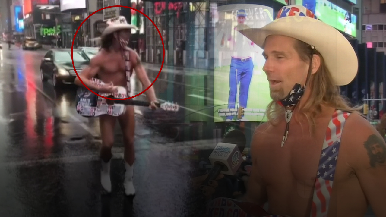 Personaje Llamado El “Naked Cowboy” Es Agredido Por Ser Simpatizante De Trump