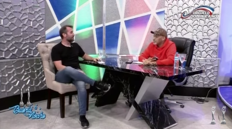 Divertidísima Entrevista Al Humorista Carlos Sánchez En Buena Noche