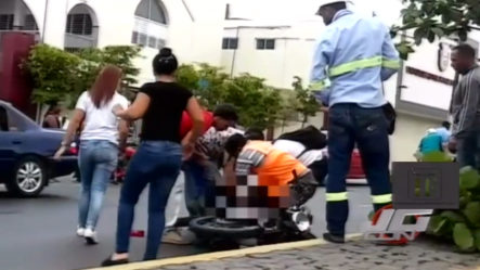 En Santiago Una Señora Intentó Cruzar La Calle Pero Un Motociclista La Arrolló