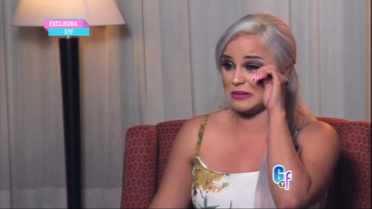 Claudia Galván Llora Y Revela Ante Las Cámaras, Que No Le Da Pena Admitir Que Trabaja Como Una Bailarina Exótica Quitándose La Ropa